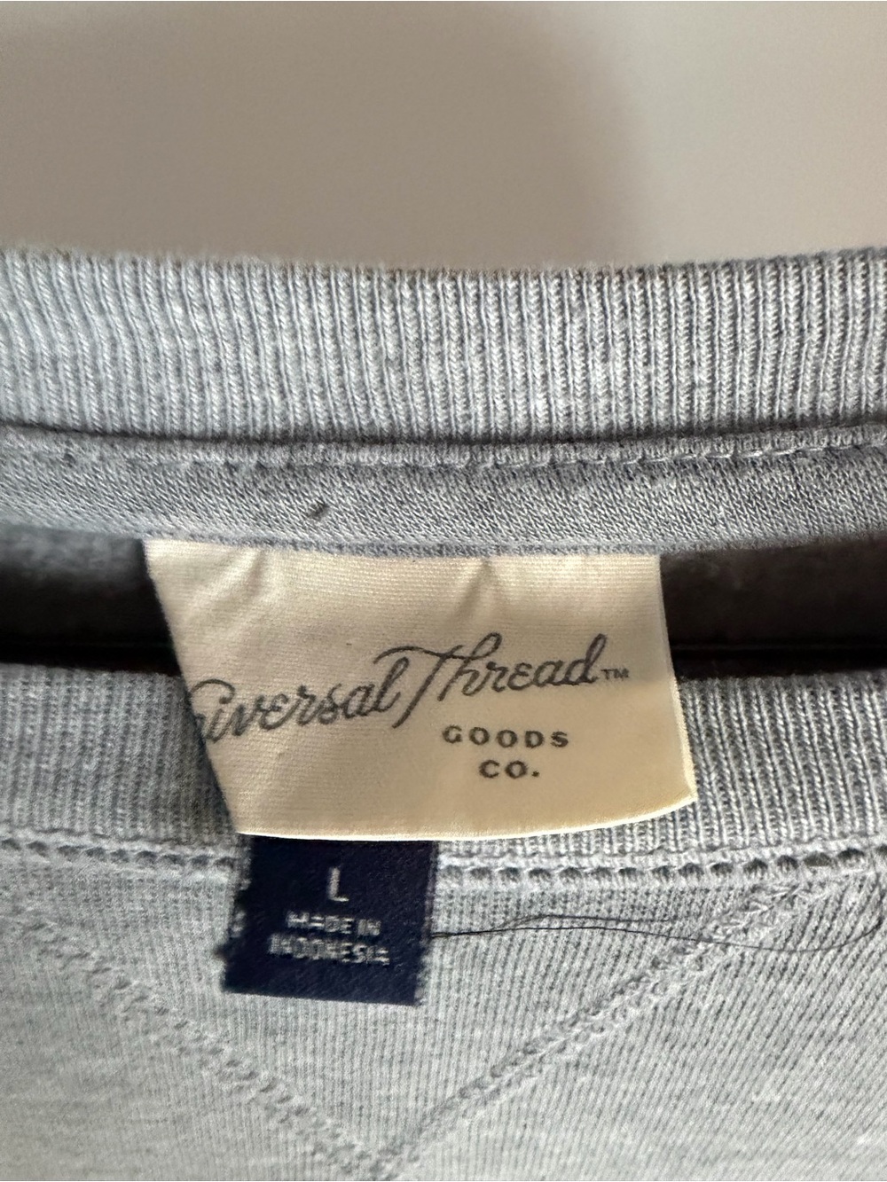 Universal thread women’s long sleeve classic Crewneck sweatshirt gray Size L - Picture 3 of 3